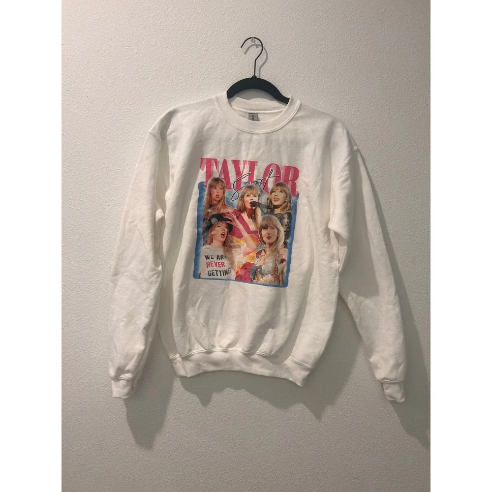 Taylor Swift Graphic Sweatshirt White Kids XL Gildan Heavy Blend Pullover